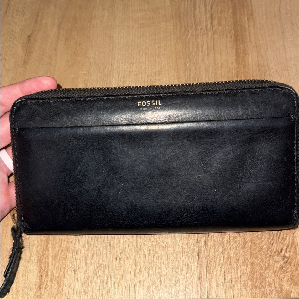 Women’s Fossil Zip Around Wallet